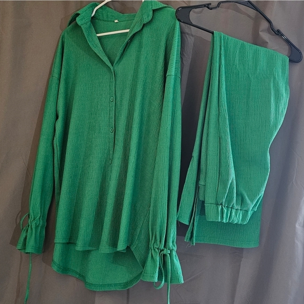 Green Two-Piece Set - Picture 2 of 2